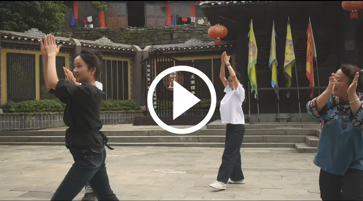 以摆手为媒：连接、共情与群体疗愈体验——打蚊子-思意网创